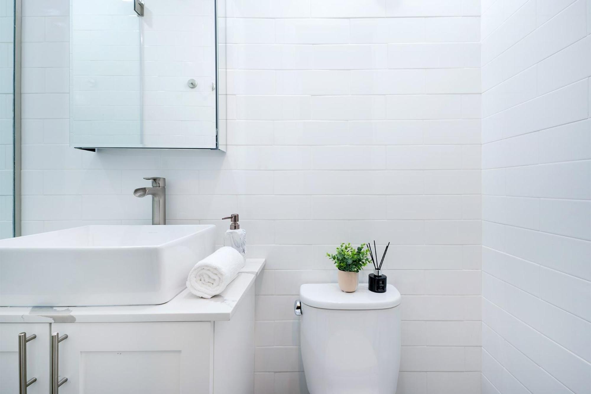 1290-3 New Renovated 2 Bedrooms In Ues Apartment