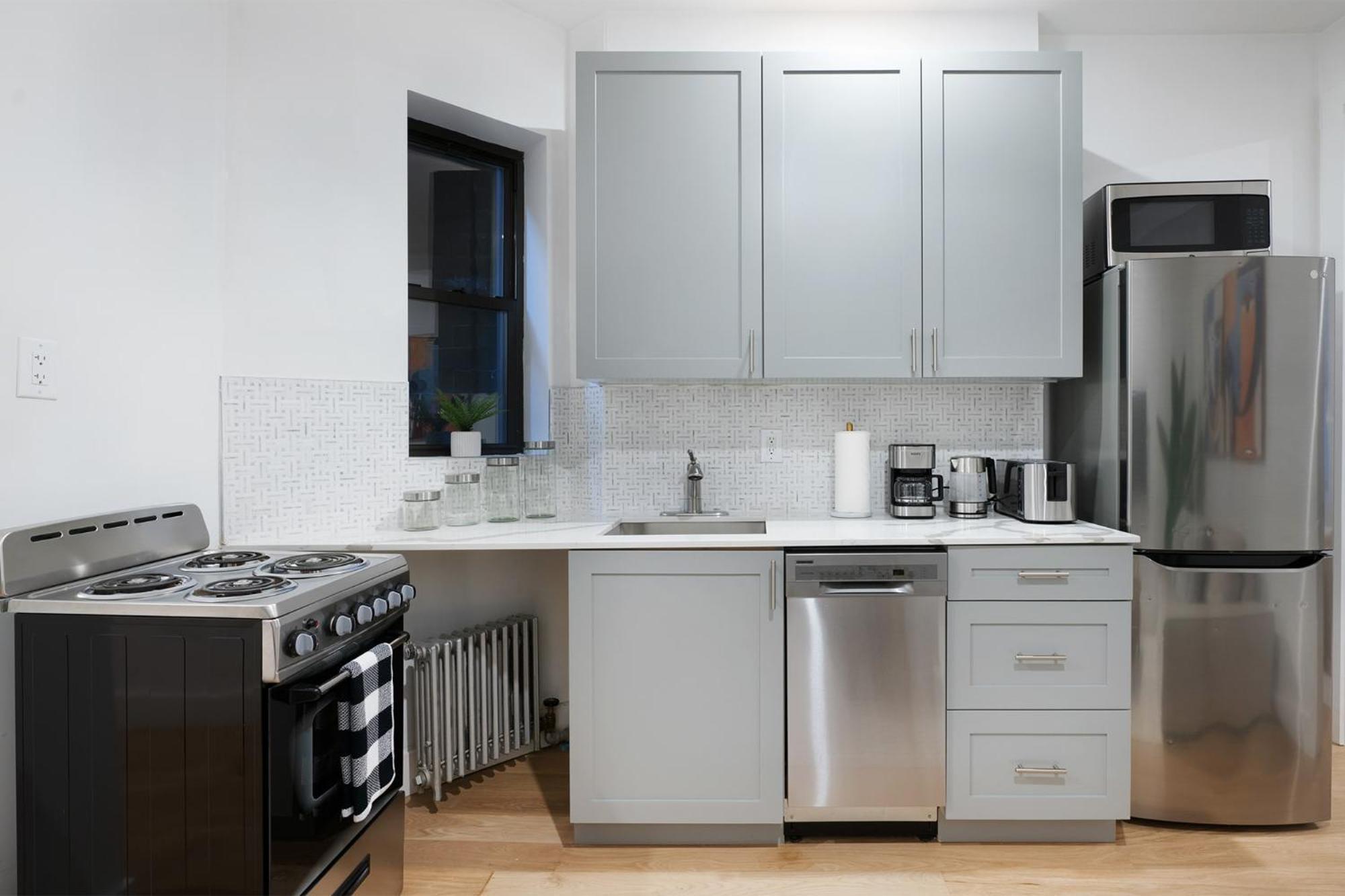 1290-3 New Renovated 2 Bedrooms In Ues Apartment